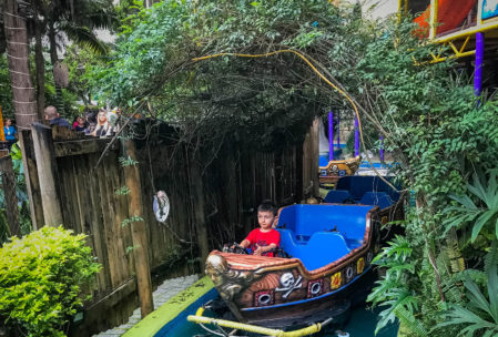 El Tesoro mall features an amusement park for kids.